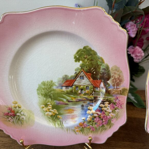 Pair of Vintage Royal Winton Grimwades Pink‎ Cottage Scene Square Plates England - Picture 3 of 9